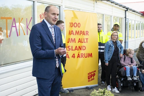 Guðni Th. Jóhannesson, forseti Íslands, flutti ávarp við vígslu rampsins við sumarbúðirnar í Reykjadal.