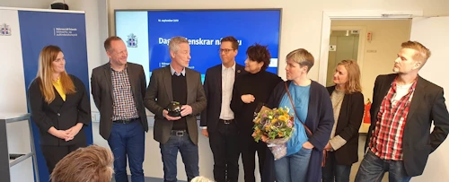 Aðstandendur þáttaraðarinnar Hvað höfum við gert? ásamt Guðmundi Inga Guðbrandssyni umhverfis- og auðlindaráðherra og Rögnu Söru Jónsdóttur, formanni dómnefndar.