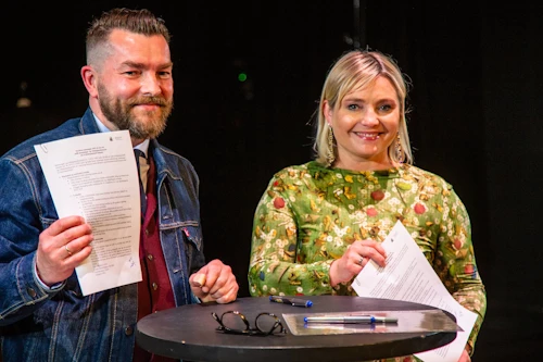 Lilja Dögg Alfreðsdóttir, menningarráðherra og Friðrik Friðriksson, framkvæmdastjóri Sviðslistamiðstöðvar