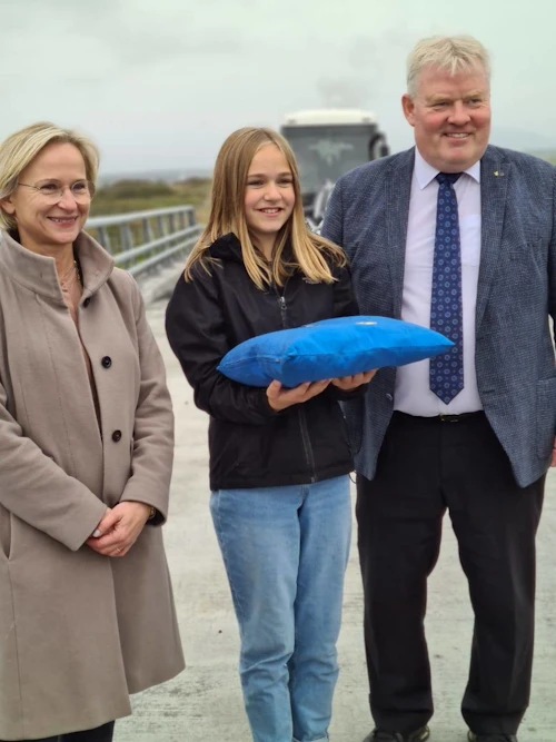 Ella Sóley Gretarsdóttir aðstoðaði Bergþóru Þorkelsdóttur, forstjóra Vegagerðarinnar, og Sigurð Inga Jóhannsson, samgöngu- og sveitarstjórnarráðherra við athöfnina.