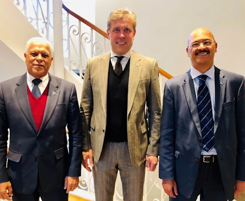 Bjarni Benediktsson ásamt Jose da Silva Goncalves, sjávarútvegs-, samgöngu- og ferðamálaráðherra og Gilberto Barros, aðstoðarfjármálaráðherra Grænhöfðaeyja.