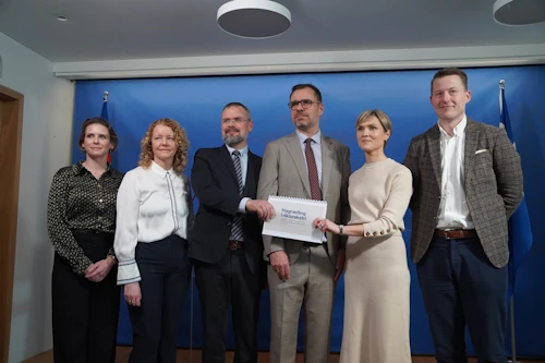 Hagræðingarhópurinn ásamt forsætisráðherra og fjármála- og efnahagsráðherra.