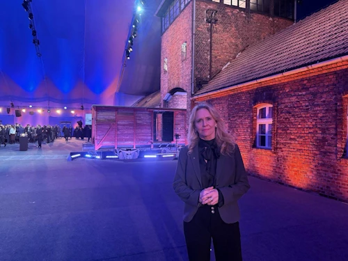 Þorgerður Katrín Gunnarsdóttir utanríkisráðherra á minningarathöfn í Auschwitz í dag.