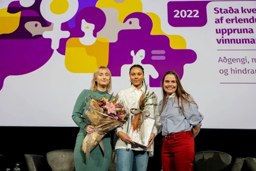 Katrín Jakobsdóttir forsætisráðherra ásamt Chanel Björk Sturludóttur og Elínborgu Kolbeinsdóttur, stofnendum samtakanna Hennar rödd.