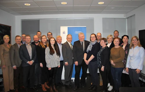 Fulltrúar sveitarfélaga, fjarskiptasjóðs og ráðuneytisins við undirritun samninga við sveitarfélög um ljósleiðaravæðingu í dreifbýli. 