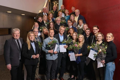 Styrkþegar í fyrstu úthlutun úr Aski - mannvirkjarannsóknasjóði ásamt Áslaugu Örnu Sigurbjörnsdóttur, háskóla-, iðnaðar- og nýsköpunarráðherra, og Sigurði Inga Jóhannssyni, innviðaráðherra.