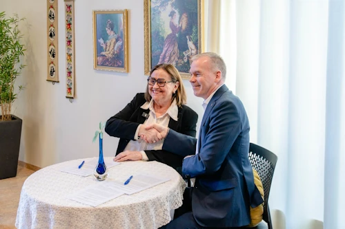 Inga Sæland og Almar Guðmundsson á Hrafnistu Ísafold í dag þar sem gengið var frá samkomulaginu.