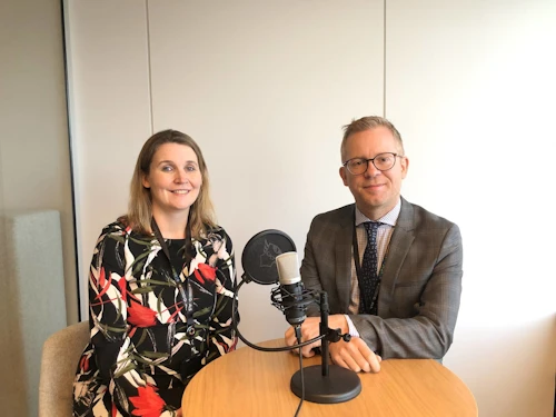 Jóhanna Jónsdóttir, sérfræðingur í utanríkisráðuneytinu og Sveinn H. Guðmarsson, upplýsingafulltrúi. 