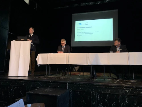 Heiðar Guðjónsson, formaður Efnahagsráðs norðurslóða, ávarpar fundinn
