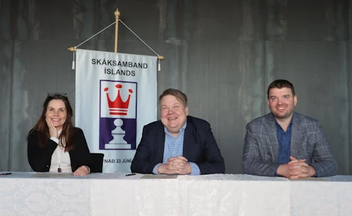 Katrín Jakobsdóttir forsætisráðherra, Gunnar Björnsson, forseti Skáksambands Íslands, og Ásmundur Einar Daðason, mennta- og barnamálaráðherra, við undirritun samningsins í Hörpu