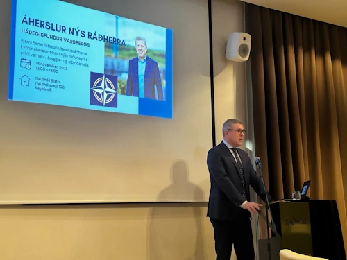 Bjarni Benediktsson utanríkisráðherra á hádegisfundi Varðbergs í nóvember.
