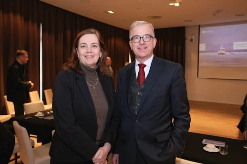 Svandís Svavarsdóttir matvælaráðherra og Eggert Benedikt Guðmundsson formaður starfshópsins Aðgengi á kynningarfundi bráðabirgðatillagna.