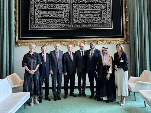 Þorgerður Katrín ásamt utanríkisráðherrum Noregs, Jórdaníu, Frakklands, Bretlands, Sádi-Arabíu og Slóveníu. Þá er Mohammad Mustafa, forsætisráðherra Palestínu, einnig á myndinni (fjórði frá vinstri).