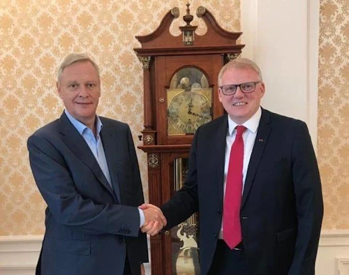 Vladimir G. Titov, fyrsti varautanríkisráðherra Rússlands og Árni Þór Sigurðsson sendiherra