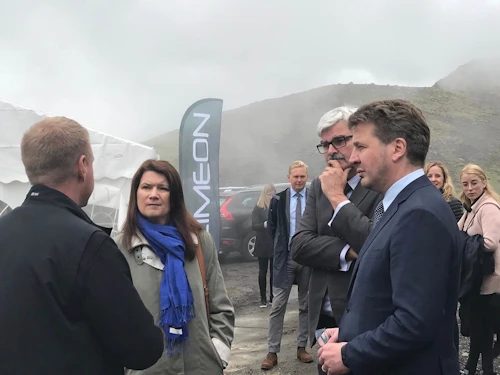 Ann Linde og Guðlaugur Þór Þórðarson. Á milli þeirra stendur Håkan Juholt, sendiherra Svíþjóðar.