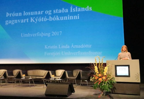 Kristín Linda Árnadóttir, forstjóri Umhverfisstofnunar, greindi frá stöðu Íslands gagnvart Kýótó-bókuninni á Umhverfisþingi í dag. 