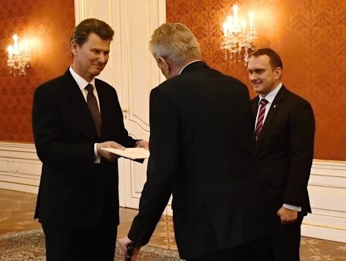Þórir Ibsen afhendir Miloši Zeman, forseta Tékklands, trúnaðarbréf 