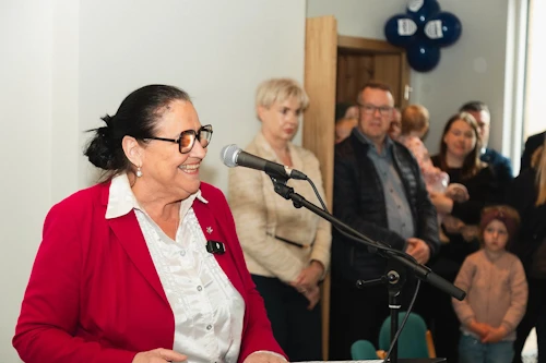 Inga Sæland, félags- og húsnæðismálaráðherra, heldur opnunarávarp á Reyðarfirði í dag.