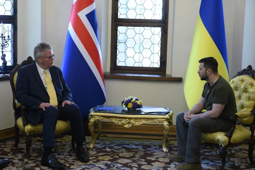 Hannes Heimisson, sendiherra Íslands gagnvart Úkraínu, og Volodymyr Zelensky, forseti Úkraínu.
