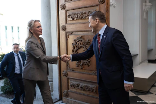 Radoslaw Sikorski, utanríkisráðherra Póllands, var gestgjafi á fundinum.