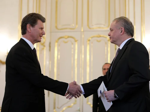 Þórir Ibsen afhendir Andrej Kiska Slóvakíuforseta trúnaðarbréf