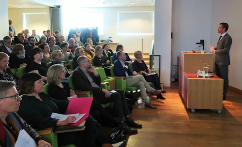 Mikil aðsókn var að málþingi um Árósasamninginn sem umhverfis- og auðlindaráðuneytið stóð fyrir í apríl 2018.