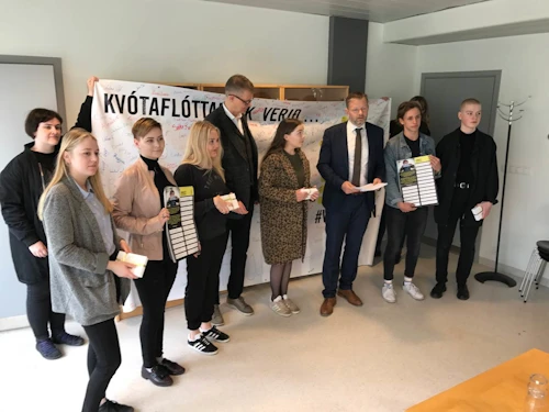 Ungliðar Amnesty afhenda ráðherra áskorun um móttöku flóttafólks
