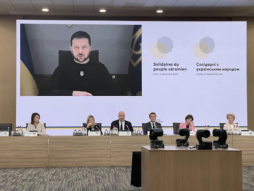 Selenskí Úkraínuforseti ávarpaði ráðstefnuna í gegnum fjarfundarbúnað frá Kænugarði. Denys Shymal, forsætisráðherra Úkraínu, og Olena Zelenska, forsetafrú Úkraínu ávörpuðu fundargesti á staðnum. 