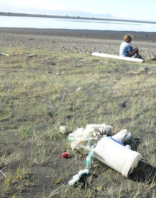 Plast er m.a. til vandræða í höfum og á ströndum.