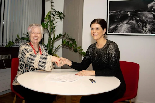 Þórdís Kolbrún Reykfjörð Gylfadóttir utanríkisráðherra og Belinda Theriault, framkvæmdastjóri Fulbright stofnunarinnar.
