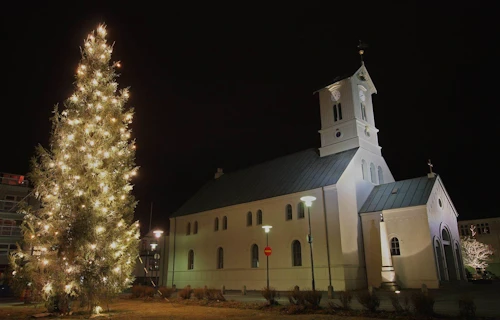 Óslóarjólatréð og Dómkirkjan í Reykjavík