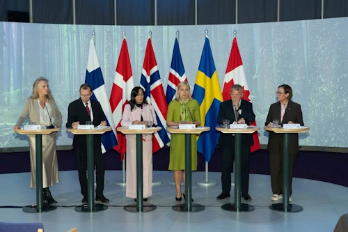 Þorgerður Katrín Gunnarsdóttir utanríkisráðherra, Espen Barth Eide, utanríkisráðherra Noregs, Anita Anand, utanríkisráðherra Kanada, Elina Valtonen, utanríkisráðherra Finnlands, Lars Løkke Rasmussen, utanríkisráðherra Danmerkur, og Maria Malmer Stenergard, utanríkisráðherra Svíþjóðar.