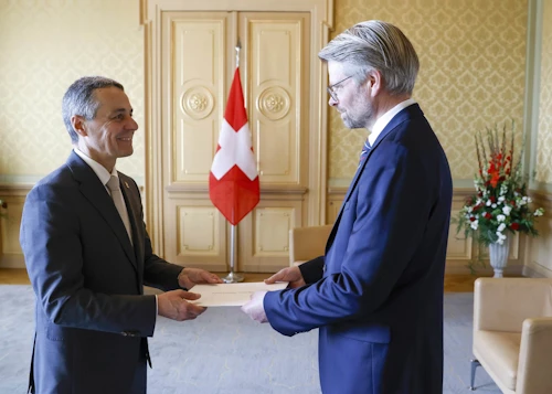 Ignazio Cassis, forseti Sviss og Einar Gunnarsson, sendiherra Íslands gagnvart Sviss.