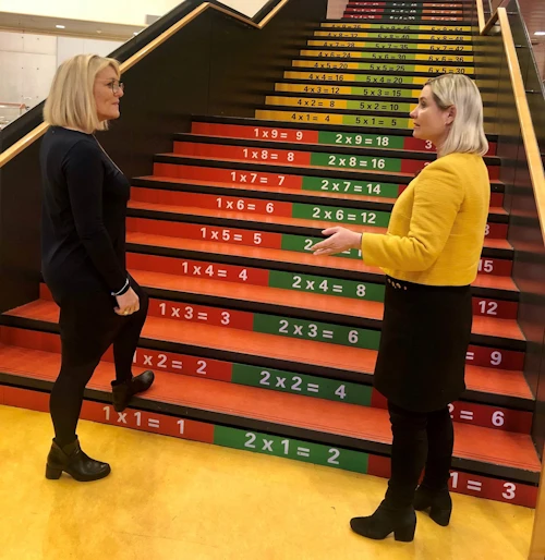 Aðalbjörg Ingadóttir skólastjóri Norðlingaskóla og Lilja Alfreðsdóttir mennta- og menningarmálaráðherra