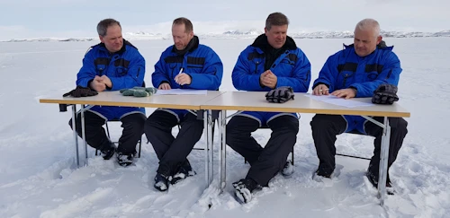 Frá undirrituninni i dag. F.v. Magnús Jóhannsson fulltrúi Landgræðslu ríkisins, Guðmundur Ingi Guðbrandsson, umhverfis- og auðlindaráðherra, Bjarni Benediktsson, fjármála- og efnahagsráðherra og Þorsteinn Gunnarsson, sveitarstjóri Skútustaðahrepps.