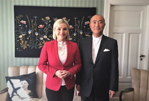 Lilja Alfreðsdóttir mennta- og menningarmálaráðherra og Toshizo Watanabe.
