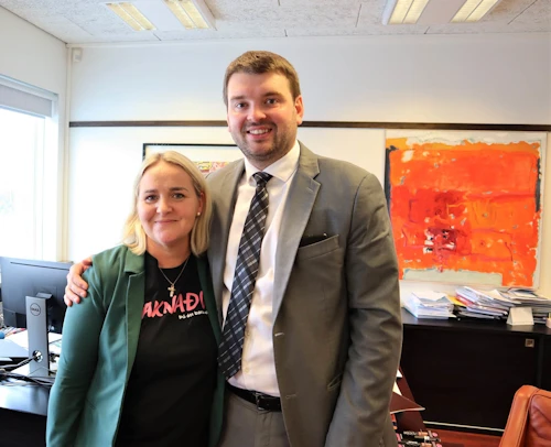  Bára Tómasdóttir, fulltrúi forvarnarátaksins Eitt líf og Minningarsjóðs Einars Darra, tók við styrknum úr hendi ráðherra.