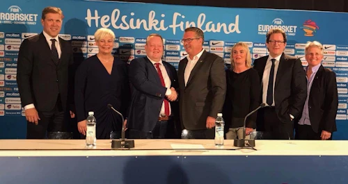 Lárus L. Blöndal forseti ÍSÍ, Lilja Sigurðardóttir formaður Afrekssjóðs ÍSÍ, Hannes S. Jónsson formaður Körfuknattleikssambands Íslands (KKÍ) og Guðbjörg Norðfjörð varaformaður undirrituðu viðauka við samning ÍSÍ og KKÍ um viðbótarframlag úr Afrekssjóði ÍSÍ  til sambandsins, að viðstöddum Kristjáni Þór Júlíussyni mennta- og menningarmálaráðherra og Bjarna Benediktssyni forsætisráðherra. 