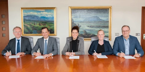 Benedikt Stefánsson, forstöðumaður viðskiptaþróunar hjá CRI, Hörður Arnarson, forstjóri Landsvirkjunar, Þórdís Kolbrún R. Gylfadóttir, ferðamála-, iðnaðar- og nýsköpunarráðherra, Álfheiður Ágústsdóttir, forstjóri Elkem á Íslandi og Ólafur Adolfsson, stjórnarformaður Þróunarfélags Grundartanga.