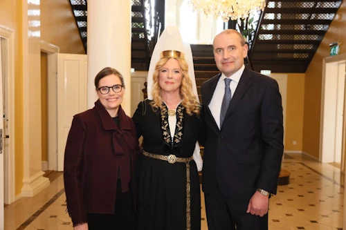 Katrín Jakobsdóttir forsætisráðherra, Arndís Hrönn Egilsdóttir fjallkona og Guðni Th. Jóhannesson, forseti Íslands.