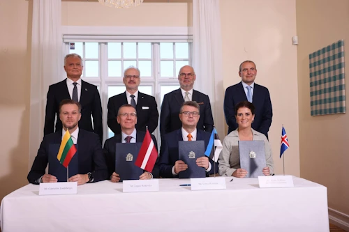 Forsetar og utanríkisráðherrar Íslands og Eystrasaltsríkjanna við undirritunina í Höfða í dag