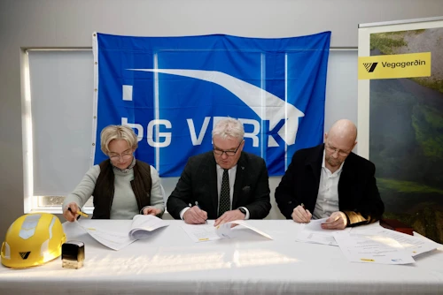 Bergþóra Þorkelsdóttir, forstjóri Vegagerðarinnar, Sigurður Ingi Jóhannsson, innviðaráðherra og Þorvaldur Gissurarson forstjóri ÞG Verks við undirritun verksamnings.