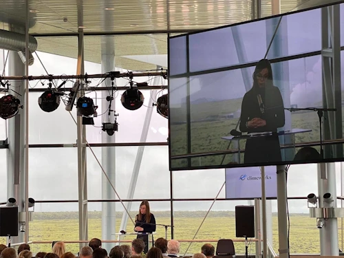 Katrín Jakobsdóttir forsætisráðherra við opnun á nýju loftsuguveri á Hellisheiði