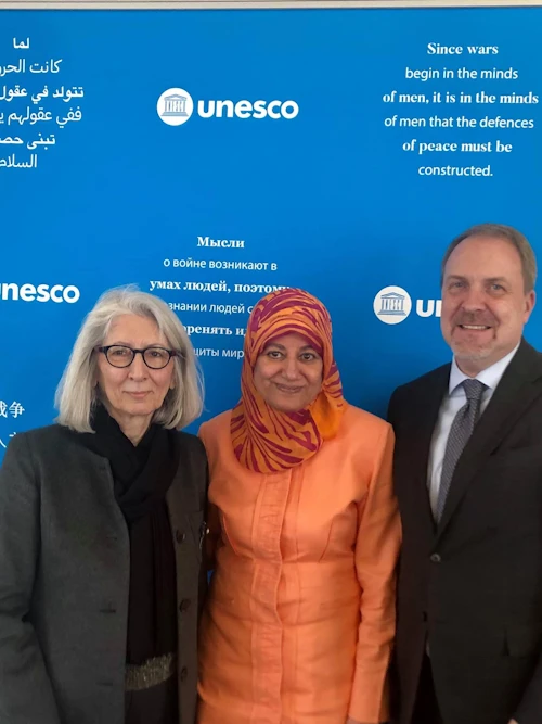Á myndinni eru Sanye Gülser Corat, yfirmaður jafnréttismála hjá UNESCO, Samira Al Moosa og Kristján Andri.