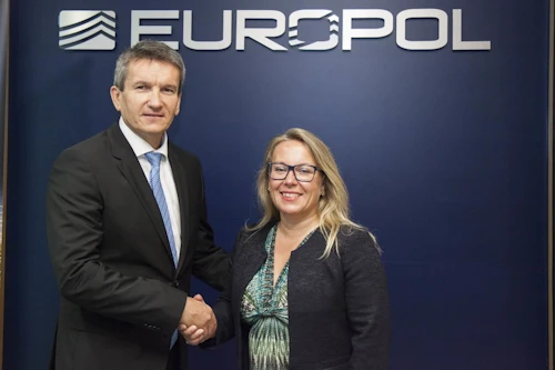 Dómsmálaráðherra og aðstoðarforstjóri Europol.