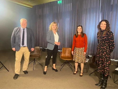 Sigurður Ingi Jóhannsson, samgöngu- og sveitarstjórnarráðherra, Katrín Jakobsdóttir, forsætisráðherra, Aldís Hafsteinsdóttir, formanni Sambands íslenskra sveitarfélaga og Arna Ír Gunnarsdóttir þingforseti.