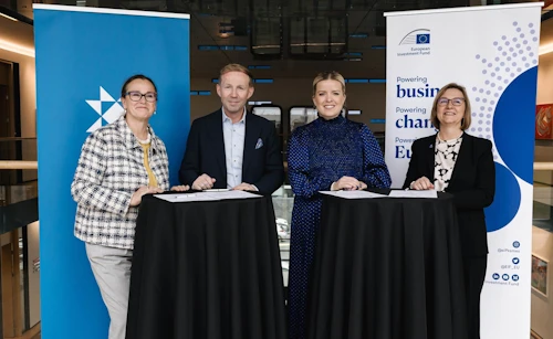 Marjut Falkstedt, forstjóri Evrópska fjárfestingasjóðsins, Benedikt Gíslason, bankastjóri Arion banka, Áslaug Arna Sigurbjörnsdóttir, ráðherra nýsköpunarmála, og Clara Ganslandt, sendiherra Evrópusambandsins á Íslandi, við undirritun ábyrgðarsamningsins.