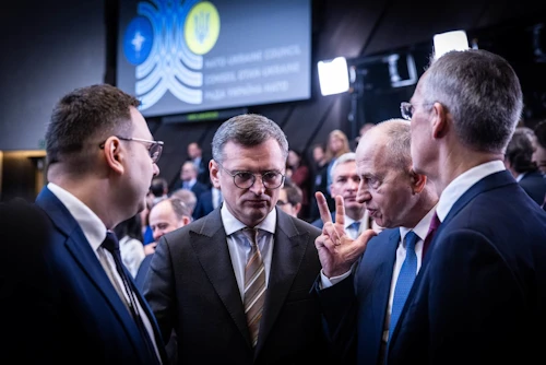 Jan Lipavský, utanríkisráðherra Tékklands, Dmytro Kuleba, utanríkisráðherra Úkraínu, Mircea Geoană, varaframkvæmdastjóri Atlantshafsbandalagsins, og Jens Stoltenberg framkvæmdastjóri.