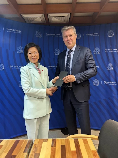 Bjarni Benediktsson utanríkisráðherra og Sim Ann, vararáðherra í utanríkisráðuneyti Singapúr.