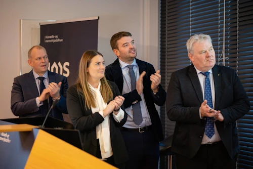 Sigurður Ingi Jóhannsson, samgöngu- og sveitarstjórnarráðherra, og Ásmundur Einar Daðason, félags- og barnamálaráðherra, opnuðu nýja mannvirkjaskrá í dag. Með þeim á myndinni eru Þorsteinn Arnalds og Karlottta Halldórsdóttir frá Húsnæðis- og mannvirkjastofnun.